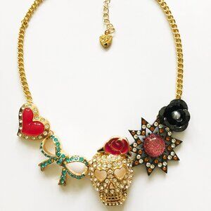 Betsey Johnson  Crystal Skull Pendants Necklace Halloween Party